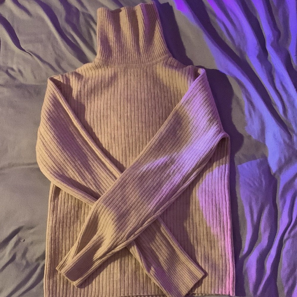 cream size S old navy turtleneck